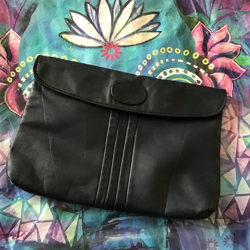 Antonia vintage navy leather clutch